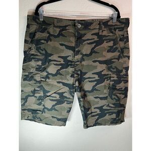 Levi Strauss Signature Cargo Shorts.  Camouflage. Size 38